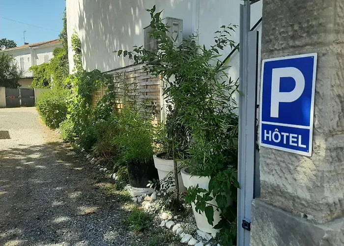 Hotel La Tour Des Fees